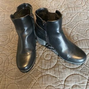 Nicole bootie Women’s size 8.5